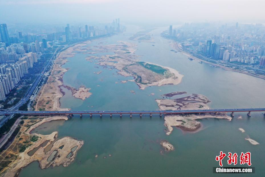 赣江南昌段大片河床裸露