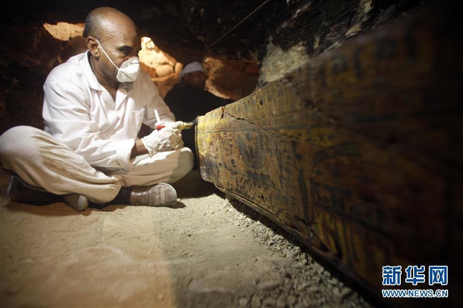 埃及发现3500年前阿蒙神金匠墓 出土木乃伊