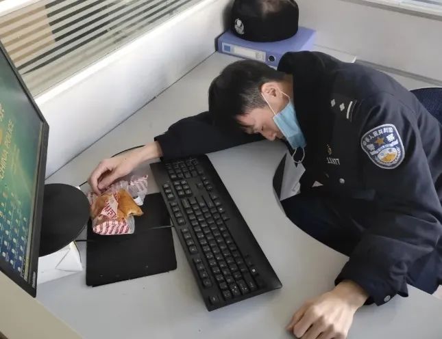 #夫妻#“90后”小夫妻的这张“合影”让人心疼……