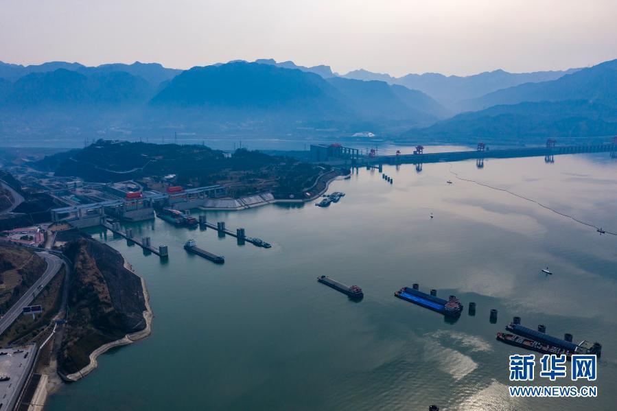 中国青年网 地方 轮播图 >> 正文   据交通运输部长江三峡通航管理局