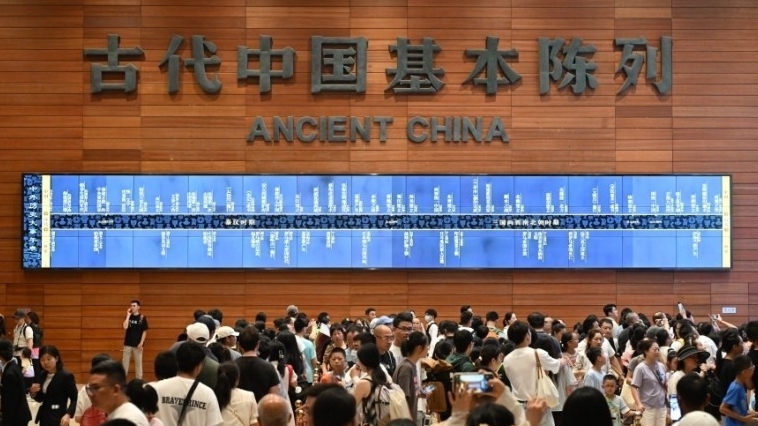 暑期中国国家博物馆游客众多.jpg