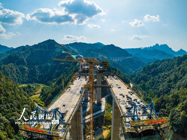 广西：大瑶山腹地交通建设忙【3】