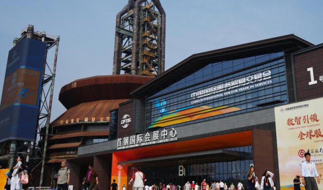 2025年服贸会迎来公众开放日.jpg