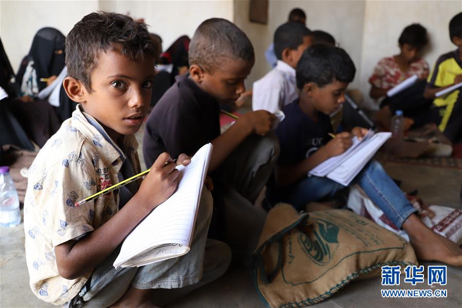 也门:战争阴影下的求学儿童