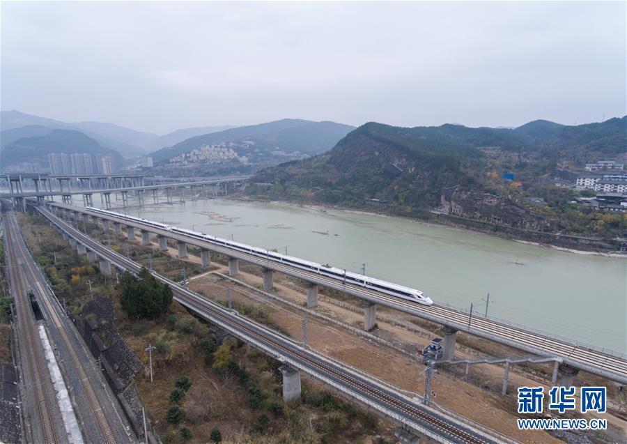 （经济）（12）西安至成都高速铁路全线开通