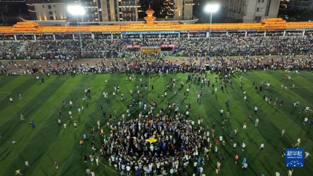 贵州“村超”足球之夜_新华频媒w20_新华频媒手机w20