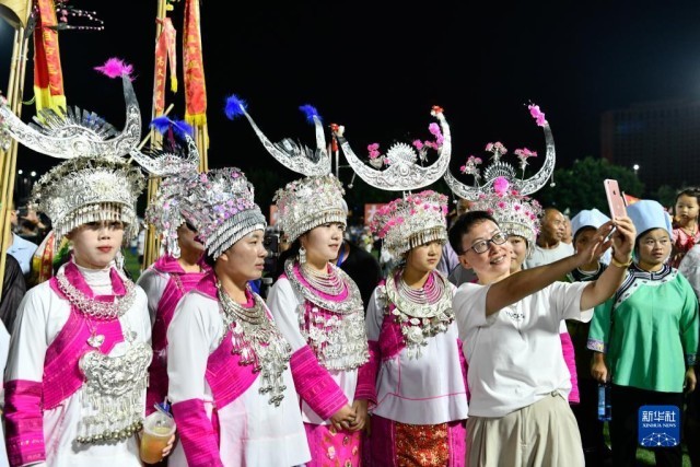 新华频媒手机w20_贵州“村超”足球之夜_新华频媒w20