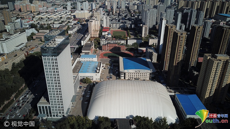 沈阳9000平方米全国最大气膜足球馆 有如白色大抱枕