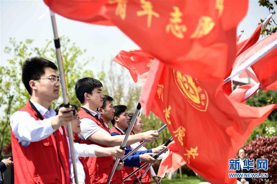 青岛举行党员志愿上岗仪式服务上合峰会