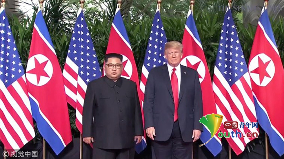新加坡特金会举行 金正恩与特朗普握手