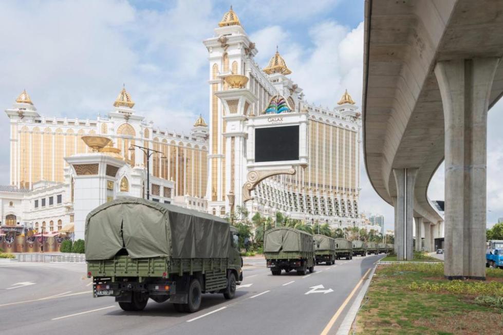 解放军驻澳门部队首次参与救灾 市民感动