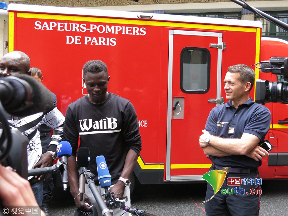 巴黎蜘蛛侠已拿到法国居留证明 加入消防队开