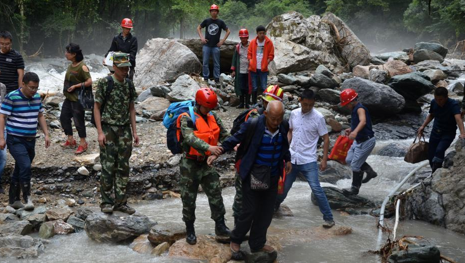 西藏地震407名被困人员获救 W020180801335095992938.png