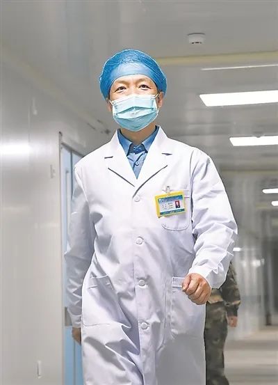 包含空军特色医学中心重症中心大夫名单跑腿代挂联系的词条