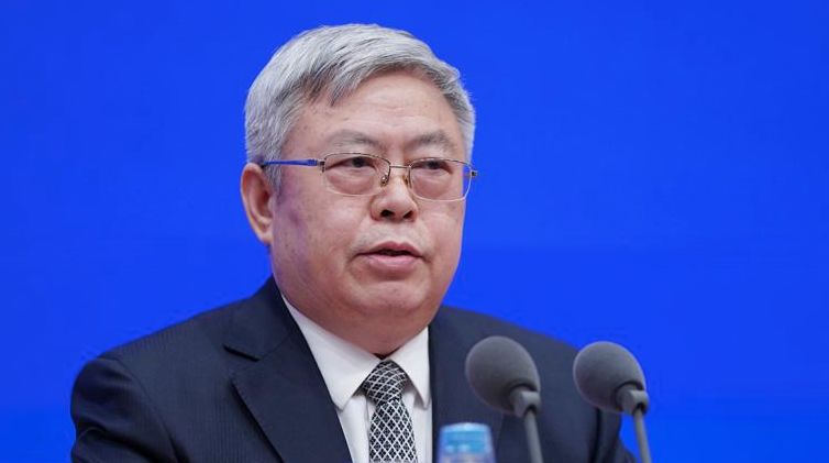 请国务院扶贫开发领导小组办公室主任刘永富介绍决战决胜脱贫攻坚有关