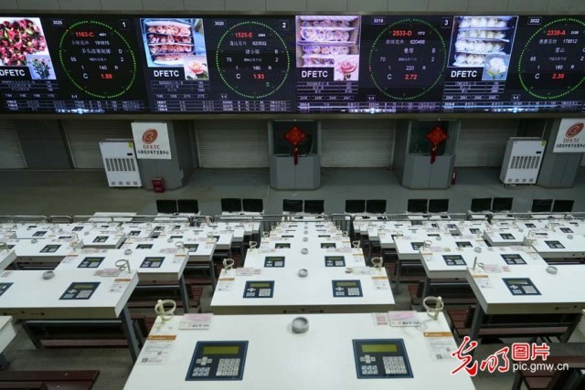 【发现最美铁路】“钢铁花路”护航云花绽放 日均4.5吨鲜切花乘“快车”香溢全球