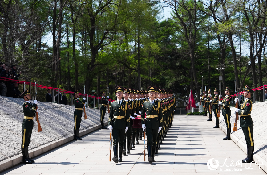 第十三批在韩中国人民志愿军烈士安葬仪式现场。人民网记者 邱宇哲摄