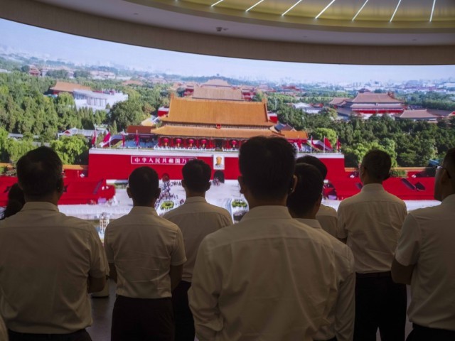 2026年6月29日,机关企事业单位人员在中共一大纪念馆参观。