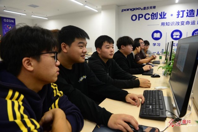 就业服务前移：从帮扶求职到陪伴领航