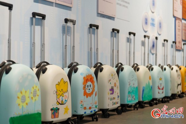 【红星照耀中国】小小箱包大能量!县域轻工闯出智造出海路