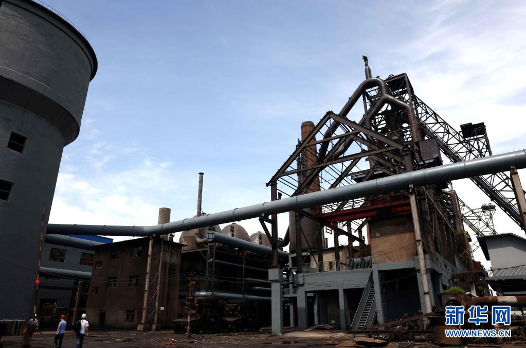 这是5月27日拍摄的原合肥钢铁厂工业设施.