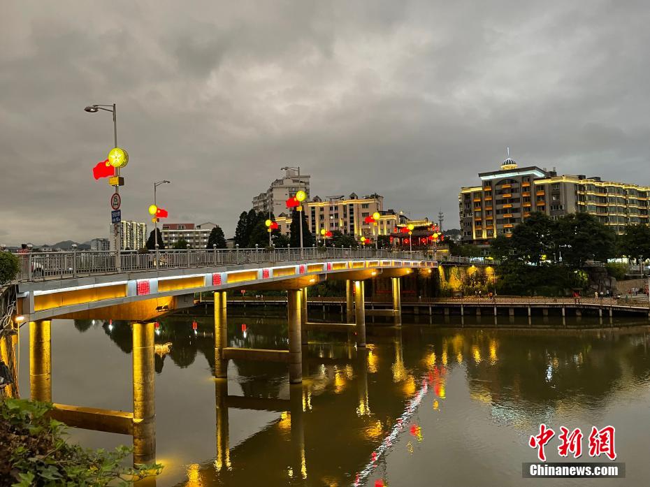 福建省三明市建宁县夜色诱人.程春雨 摄