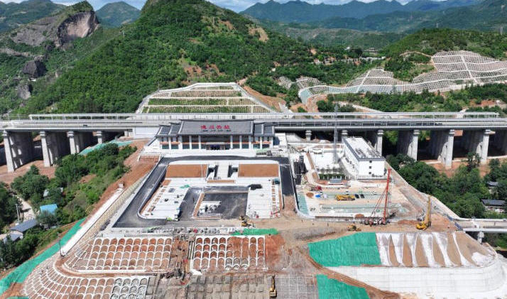 西十高铁沿线车站亮相.jpg